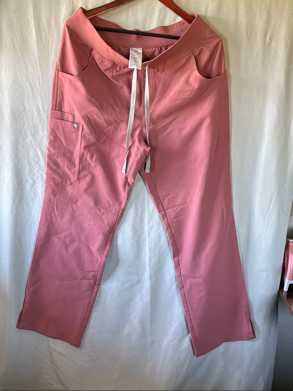 Figs Straight Leg Scrub Pants in Dusty Rose